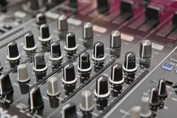 音響和語(yǔ)音控制設(shè)備